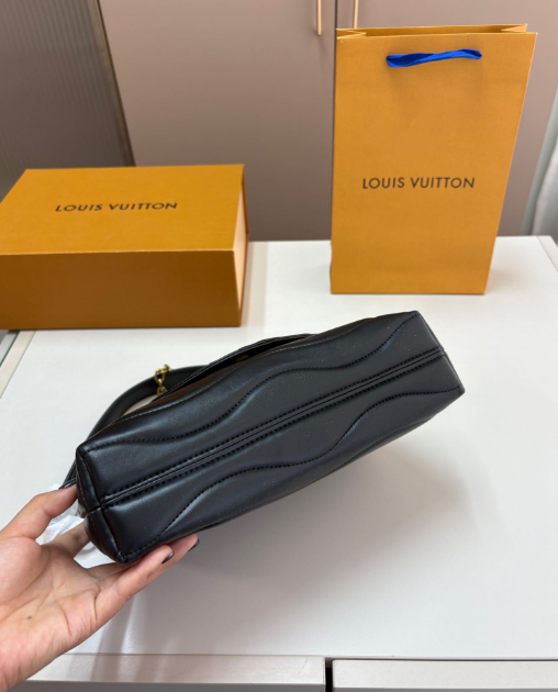 Bolso Wave Chain Bag MM