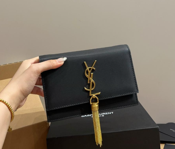 Bolso bandolera pequeño de piel con borla Kate