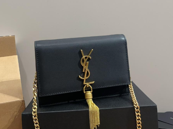 Bolso bandolera pequeño de piel con borla Kate