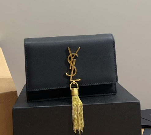 Bolso bandolera pequeño de piel con borla Kate