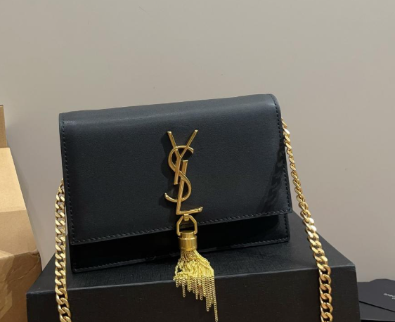 Bolso bandolera pequeño de piel con borla Kate