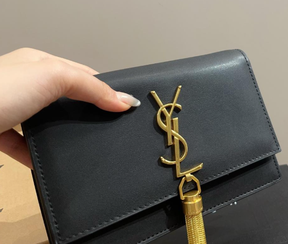 Bolso bandolera pequeño de piel con borla Kate